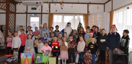 В Елецком районе состоялось новогоднее представление для детей из приемных и опекунских семей