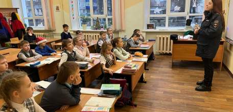 В рамках мероприятия «Внимание – каникулы!» в гимназии № 97 г. Ельца прошло занятие по соблюдению ПДД