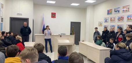 Елецкие школьники познакомились с работой городского суда