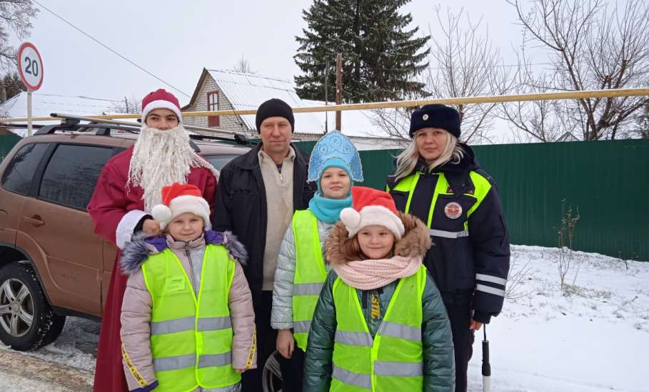 Акция «Дед Мороз -  за БДД» прошла в Елецком районе при участии сотрудников Госавтоинспекции