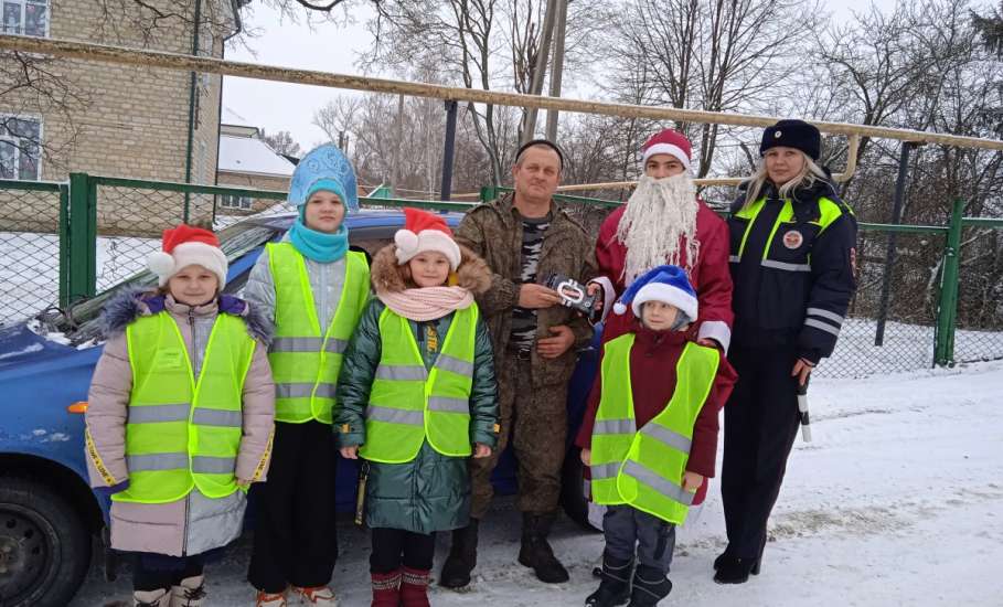 Акция «Дед Мороз -  за БДД» прошла в Елецком районе при участии сотрудников Госавтоинспекции