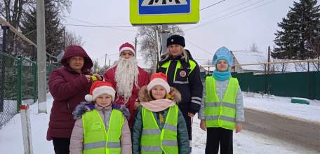 Акция «Дед Мороз -  за БДД» прошла в Елецком районе при участии сотрудников Госавтоинспекции