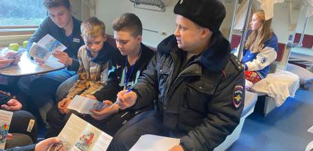 В период зимних каникул сотрудники Елецкого ЛО МВД России на транспорте провели мероприятие «Безопасный Новый Год»