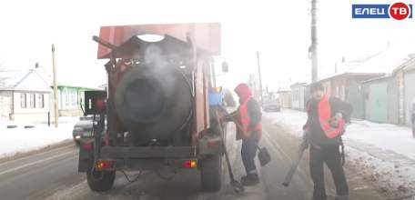 Как «влитая»: на елецких дорогах идет ямочный ремонт по зимним технологиям