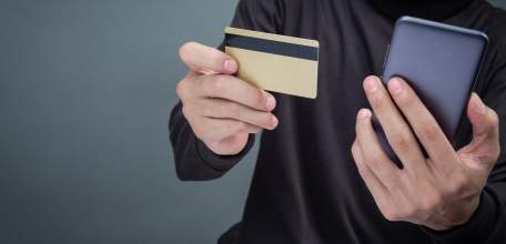 Ельчане вновь попадаются на уловки мошенников