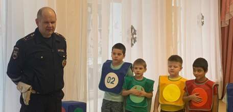 В детском саду №29 г. Ельца прошло обучающее мероприятие с участием сотрудника ГИБДД