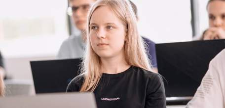 Старшеклассники из Липецкой области могут записаться на бесплатные курсы программирования «Код будущего»