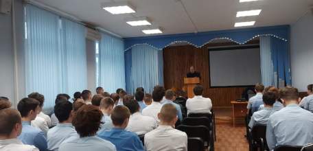 Сотрудники ГИБДД проводят профилактические мероприятия в образовательных учреждениях Ельца