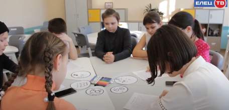 Служители Мельпомены: в елецких школах детей обучают азам театрального искусства