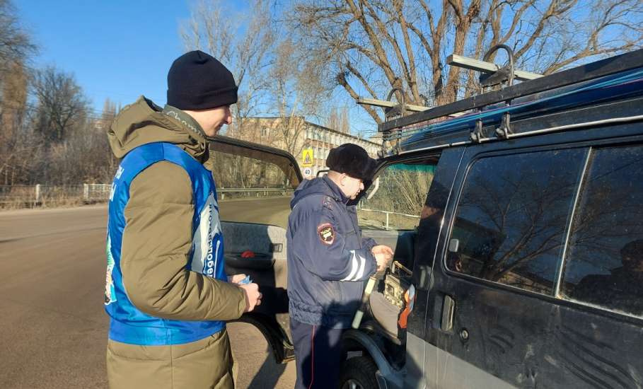 Акция ГИБДД Ельца и волонтеров по предупреждению ДТП с участием несовершеннолетних пассажиров
