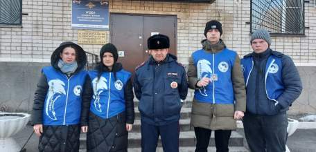 Акция ГИБДД Ельца и волонтеров по предупреждению ДТП с участием несовершеннолетних пассажиров