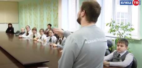 Твоя безопасность в твоих руках: добровольцы отряда "ЛизаАлерт" проводят тренинги для школьников