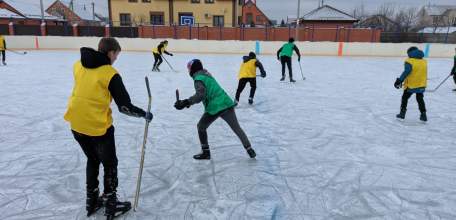 Турнир по хоккею на кубок главы района прошел 6 февраля 2023 года в хоккейной коробке п. Солидарность