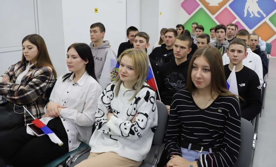 В Елецком колледже экономики, промышленности и отраслевых технологий открылось первичное отделение Российского движения детей и молодёжи «Движение Первых»