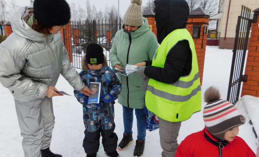 Сотрудники Госавтоинспекции и Родительский патруль провели акцию по популяризации использования световозвращающих элементов