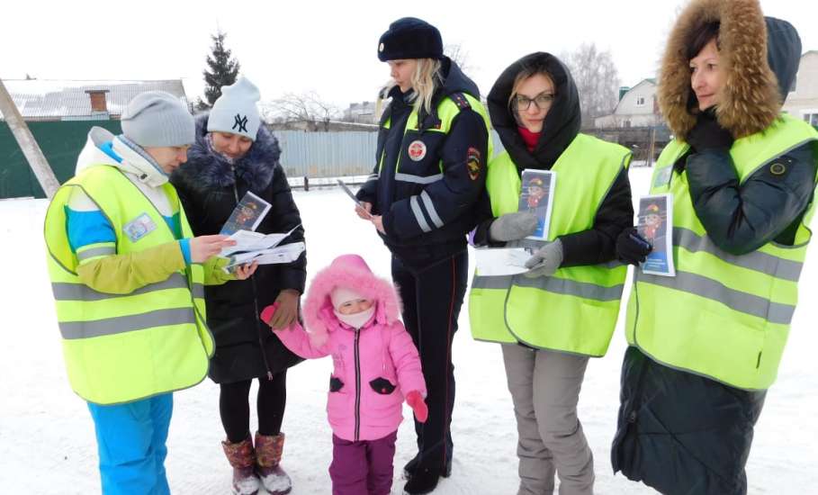 Сотрудники Госавтоинспекции и Родительский патруль провели акцию по популяризации использования световозвращающих элементов