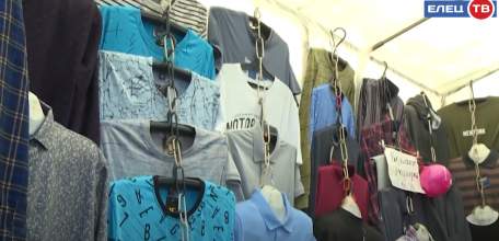 Время распродаж: в Ельце начала работу межрегиональная ярмарка товаров повседневного спроса