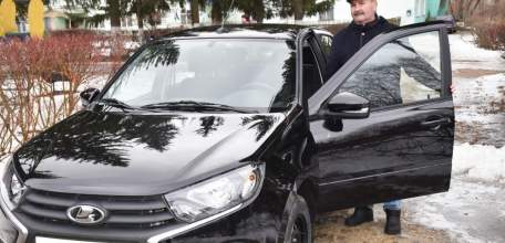 Торжественная церемония передача ключей от автомобилей в амбулаториях поселка Маяк и села Казаки