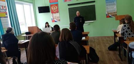 В СПО ЕГУ им. И.А. Бунина проведено занятие с участием сотрудников ГИБДД ОМВД России по г. Ельцу
