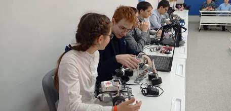В школьном «Кванториуме» в Ельце прошел фестиваль робототехники