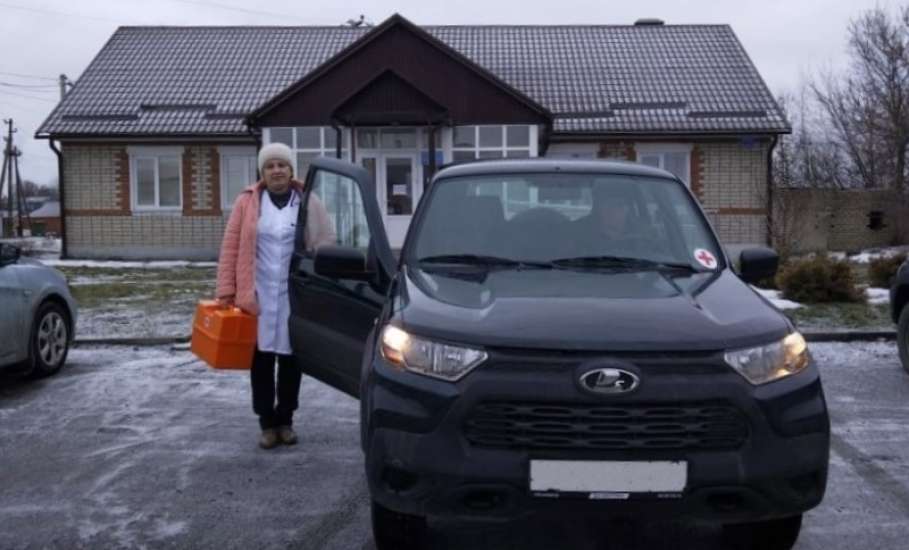 Медики Елецкой районной больницы начали выезжать к пациентам на новых автомобилях