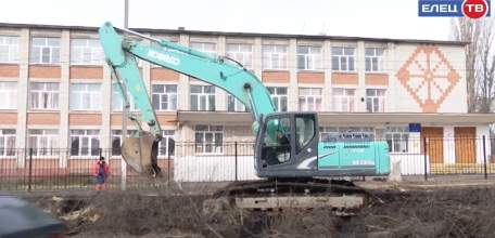 На улице Ани Гайтеровой начали ремонт тротуара