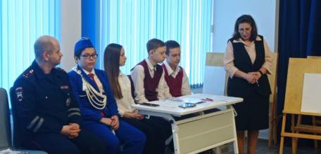 В Лицее № 5 г. Ельца прошло мероприятие ГИБДД «У светофора нет каникул!»