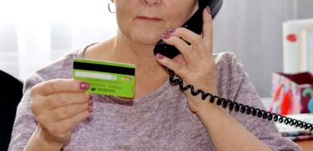 Мошенники за выходные лишили граждан более одного миллиона рублей