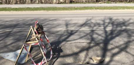 По улице Коммунаров снова образовались провалы дорожного покрытия