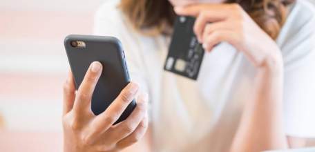 Две ельчанки перевели на счета мошенников более полумиллиона рублей