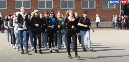 Плечом к плечу: учащиеся образовательных учреждений города готовятся к параду Победы