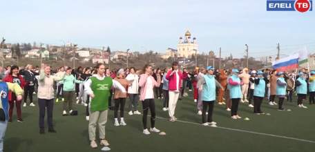 Вдох глубокий. Руки шире: сотни ельчан стали участниками Единой общегородской зарядки