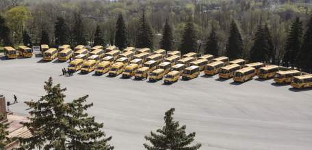 Школы Липецкой области получили 50 новых автобусов