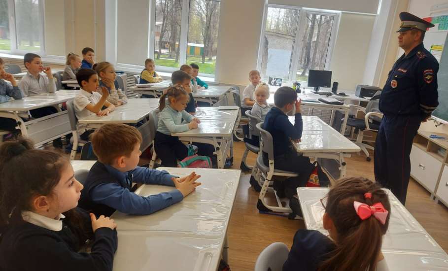В школе №24 г. Ельца прошло профилактическое мероприятие с участием сотрудников ГИБДД
