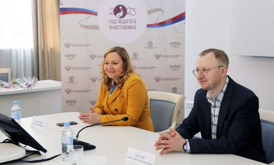 Заместитель министра просвещения РФ вручила награды липецким учителям