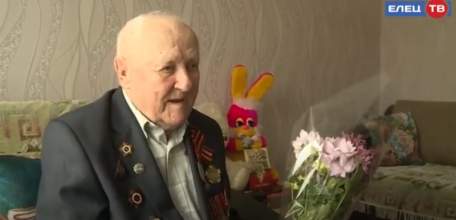 Евгений Боровских поздравил с Днём Победы участника Великой Отечественной войны