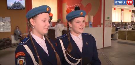 «Мои документы»: в МФЦ Ельца 14-летним ельчанам впервые торжественно вручили паспорта