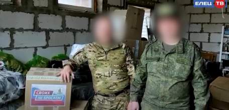 Военнослужащие передают благодарность ельчанам за поддержку