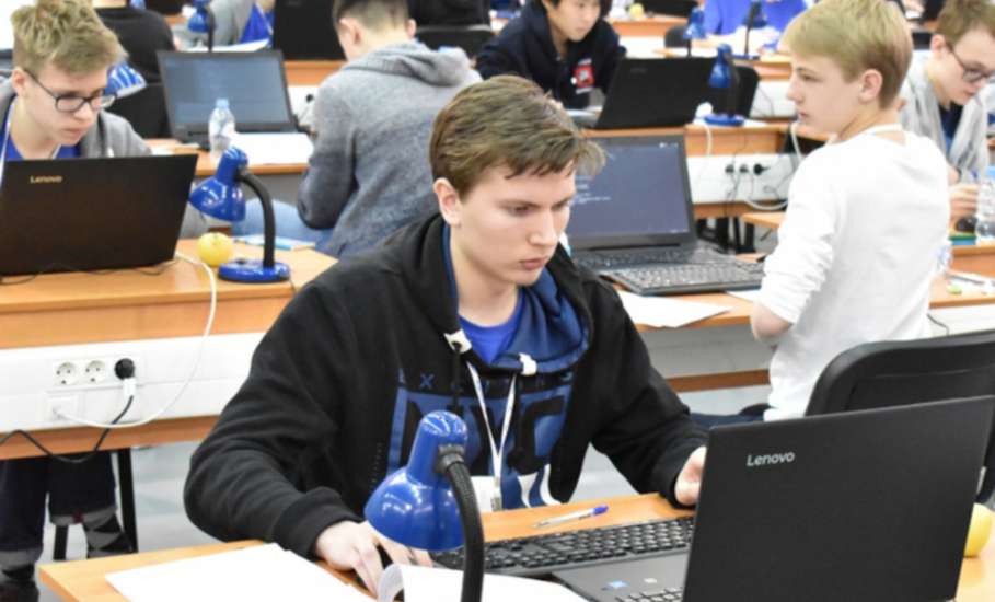 Студенты ЕГУ вышли в финал Международной олимпиады «IT-Планета 2023»