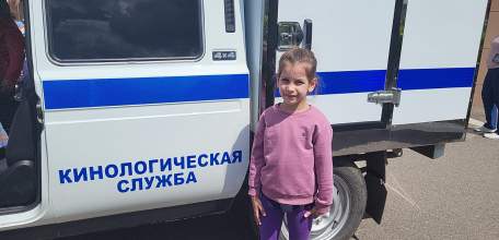 Кинологи в гостях у дошколят
