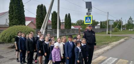 В школах и детских садах Елецкого  района сотрудники Госавтоинспекции проводят занятия, в рамках профилактического мероприятия «Внимание – дети!»