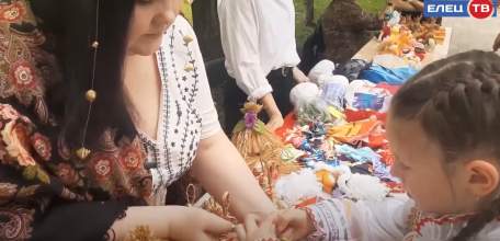 В петровском парке прошёл фестиваль детского фольклорного и народного творчества "Рассыпуха"