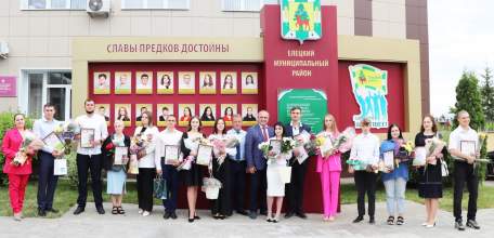 Открытие обновленной Доски Почета в Елецком районе