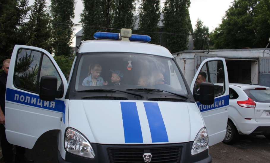 На экскурсии в Елецком линейном отделе побывали дети транспортных полицейских