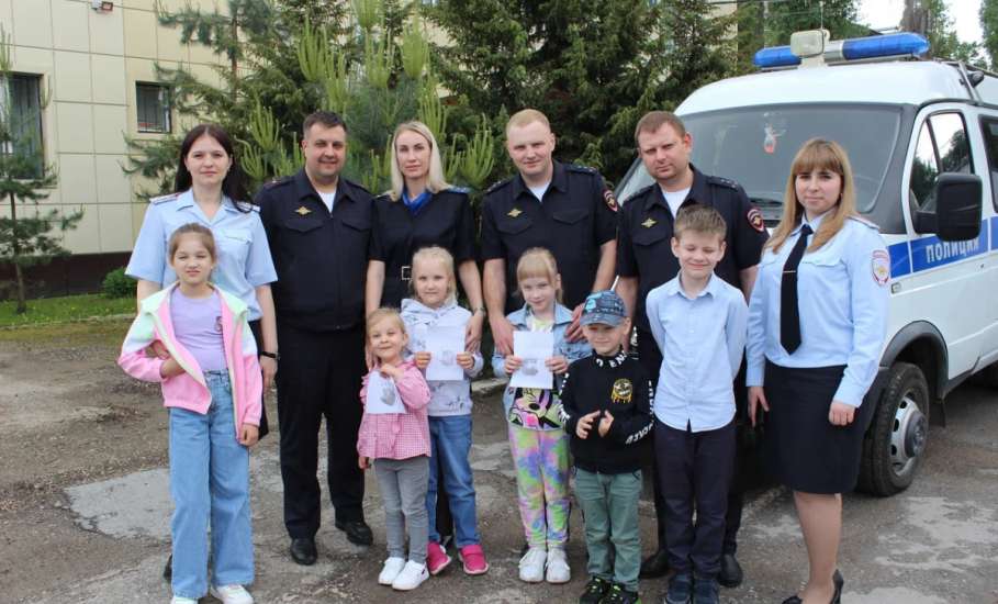 На экскурсии в Елецком линейном отделе побывали дети транспортных полицейских