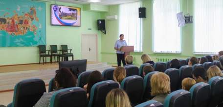 В Ельце полицейские рассказывают студентам об опасности экстремизма и терроризма