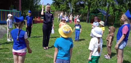 Юные инспекторы проводят профилактические мероприятия в детских садах