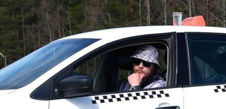 Таксисты Липецкой области проверят мастерство вождения с помощью стакана с водой на крыше авто