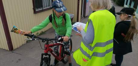 Родительский патруль совместно с Госавтоинспекцией провели рейд по выявлению нарушений ПДД велосипедистами