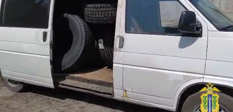 В Елецком районе сотрудниками полиции задержан подозреваемый в хищении автомобильных грузовых шин